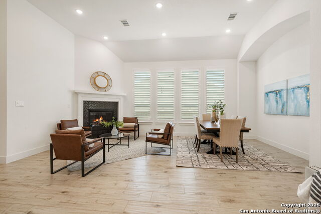 Image 17 of 72 For 220 Corazon  