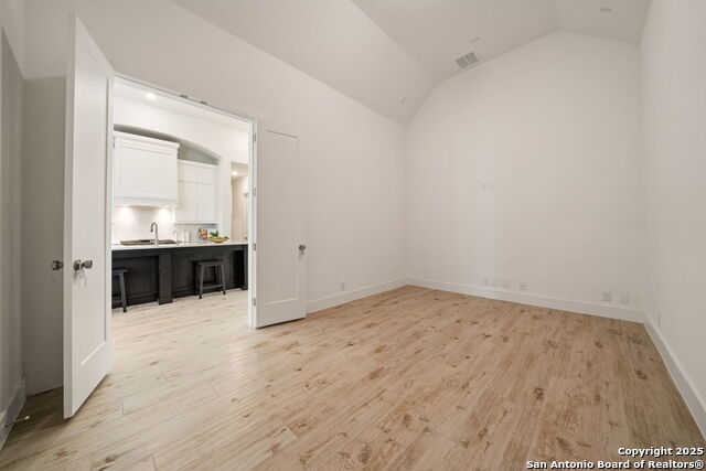 Image 35 of 72 For 220 Corazon  