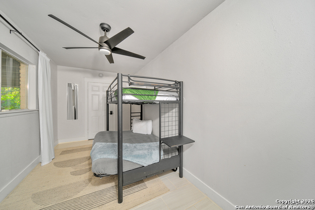 Image 22 of 50 For 605 Squires  