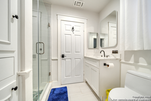 Image 23 of 50 For 605 Squires  