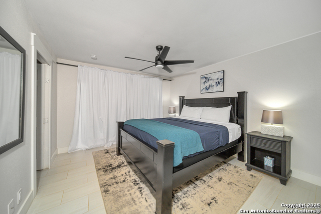 Image 26 of 50 For 605 Squires  