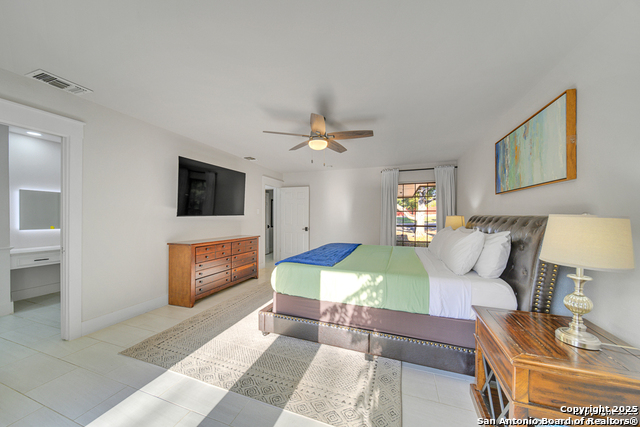 Image 28 of 50 For 605 Squires  