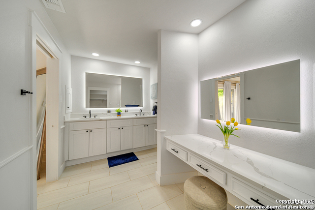 Image 29 of 50 For 605 Squires  