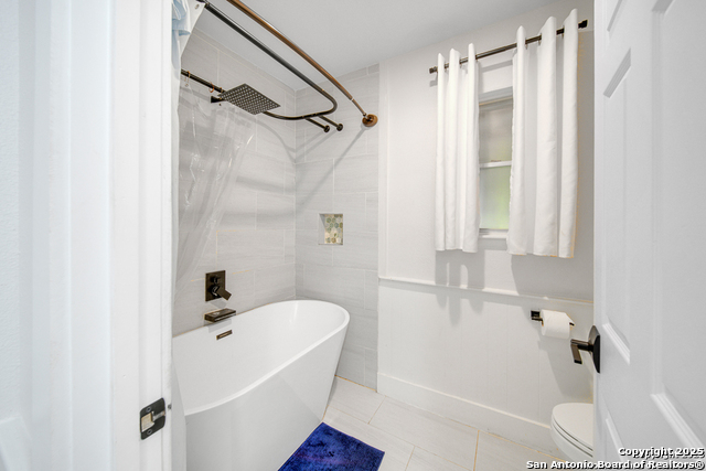 Image 33 of 50 For 605 Squires  