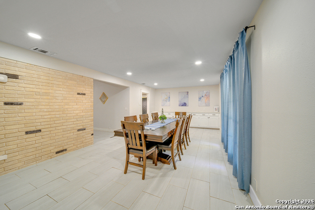 Image 4 of 50 For 605 Squires  