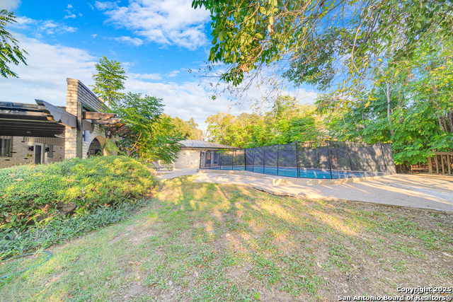 Image 44 of 50 For 605 Squires  