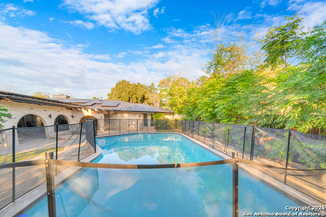 Image 47 of 50 For 605 Squires  