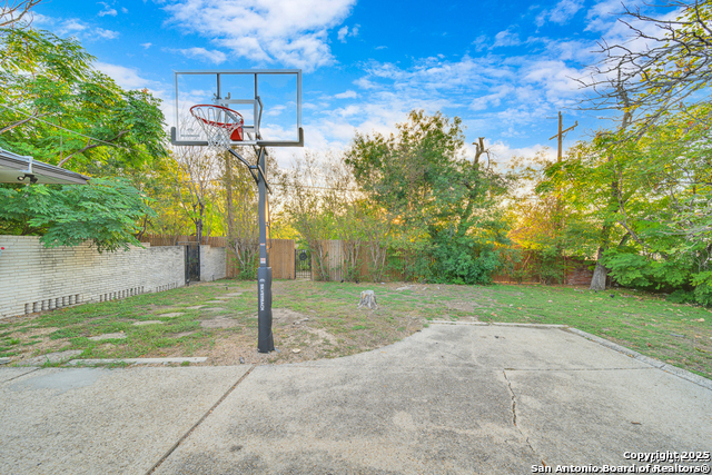 Image 48 of 50 For 605 Squires  