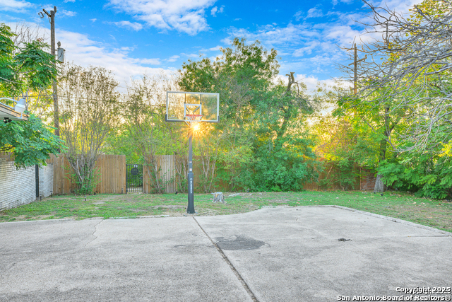 Image 49 of 50 For 605 Squires  