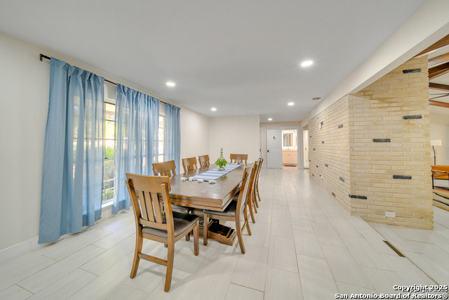 Image 5 of 50 For 605 Squires  