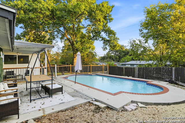 Image 23 of 25 For 2822 Knight Robin