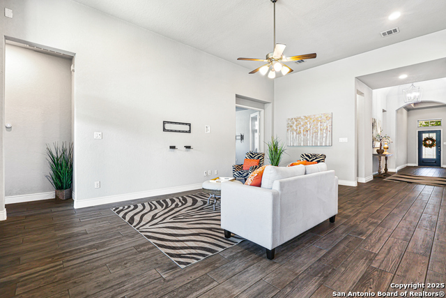 Image 11 of 33 For 9131 Red Pony Dr