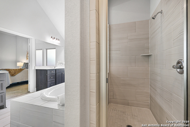 Image 18 of 33 For 9131 Red Pony Dr