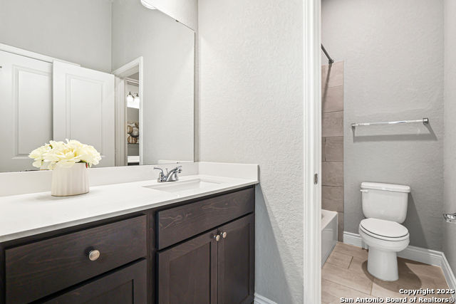 Image 21 of 33 For 9131 Red Pony Dr