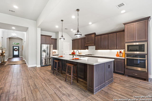 Image 7 of 33 For 9131 Red Pony Dr