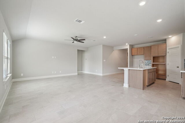 Listing photo id 8 for 918 Earp Blvd