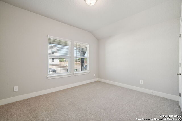 Listing photo id 10 for 918 Earp Blvd