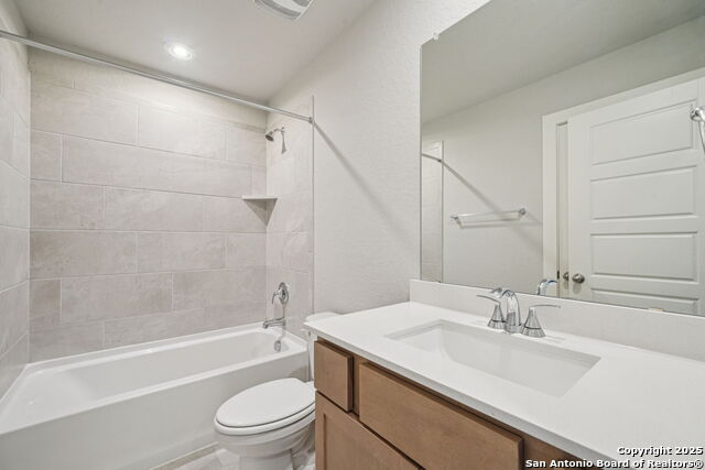 Listing photo id 11 for 918 Earp Blvd