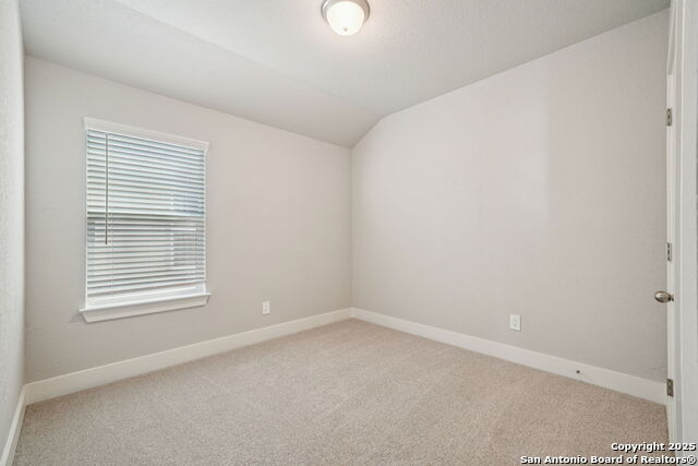 Listing photo id 12 for 918 Earp Blvd