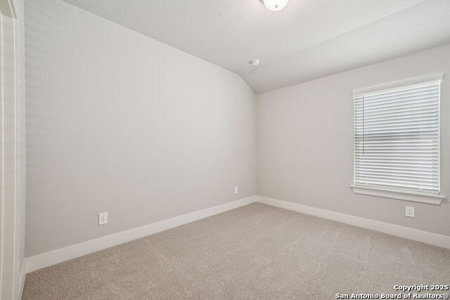 Listing photo id 13 for 918 Earp Blvd