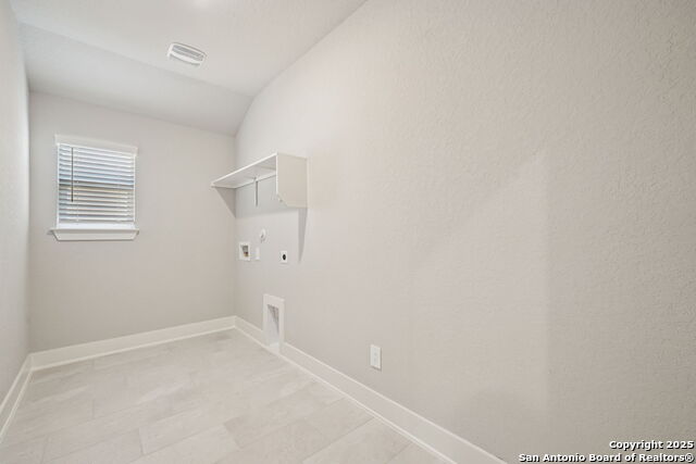 Listing photo id 16 for 918 Earp Blvd