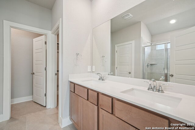 Listing photo id 17 for 918 Earp Blvd