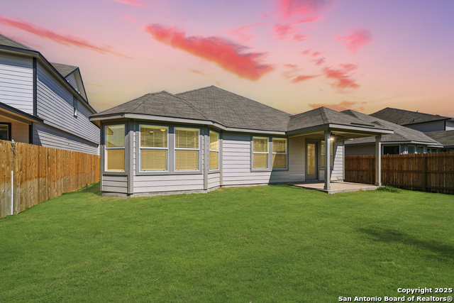 Listing photo id 19 for 918 Earp Blvd