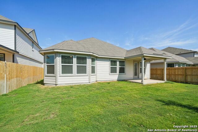 Listing photo id 20 for 918 Earp Blvd