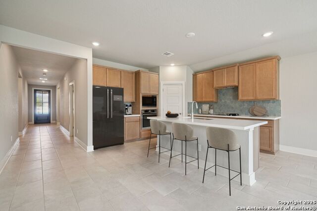 Listing photo id 3 for 918 Earp Blvd