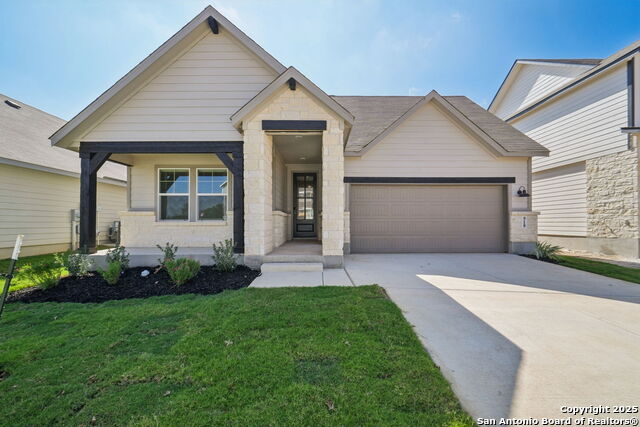 Listing photo id 5 for 918 Earp Blvd