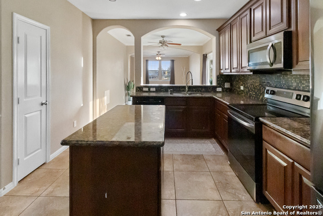 Image 11 of 24 For 402 Sullivan W