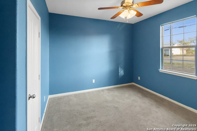 Image 17 of 24 For 402 Sullivan W