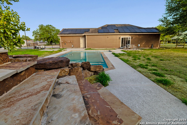 Image 22 of 24 For 402 Sullivan W