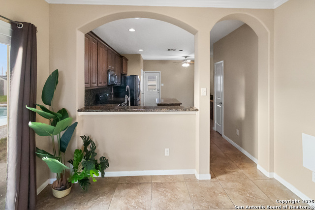 Image 8 of 24 For 402 Sullivan W