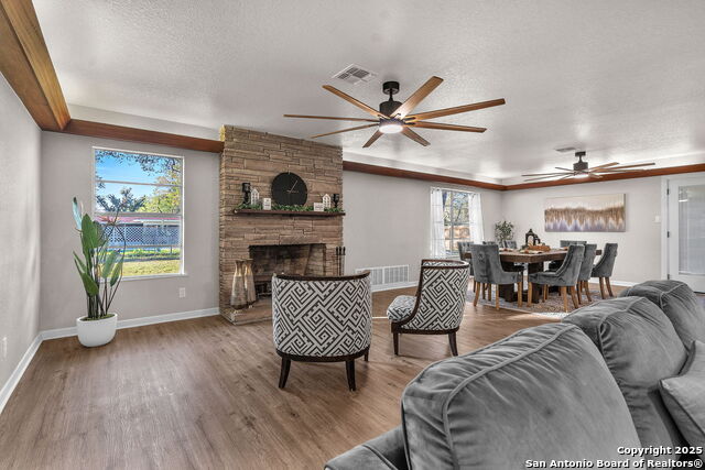 Image 12 of 72 For 212 Atwater