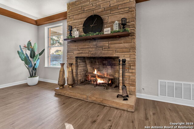 Image 14 of 72 For 212 Atwater