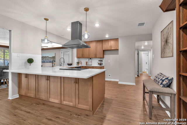 Image 16 of 72 For 212 Atwater