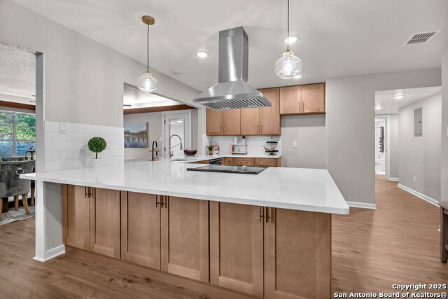 Image 19 of 72 For 212 Atwater