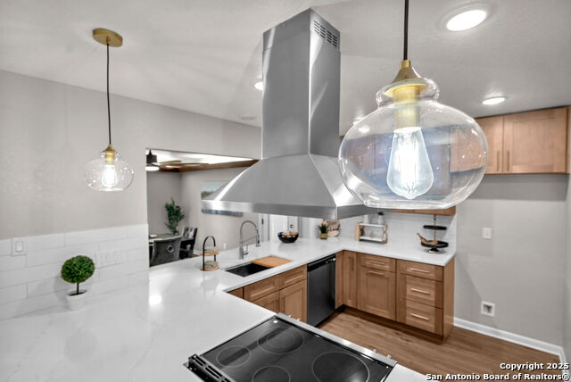 Image 20 of 72 For 212 Atwater