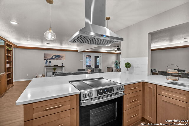 Image 21 of 72 For 212 Atwater