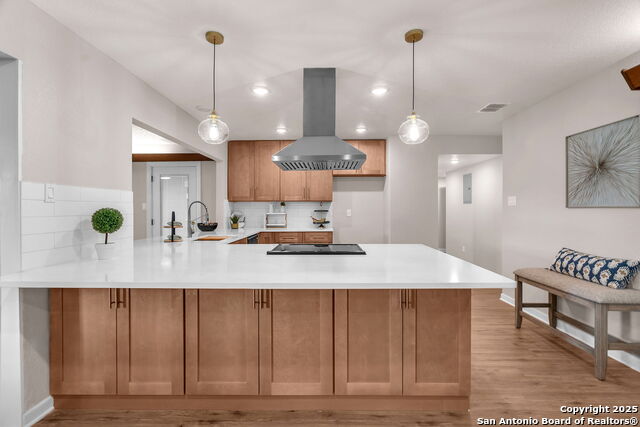 Image 23 of 72 For 212 Atwater