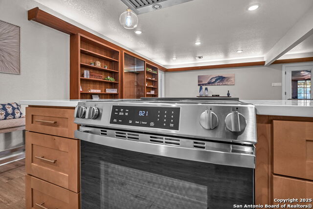 Image 26 of 72 For 212 Atwater