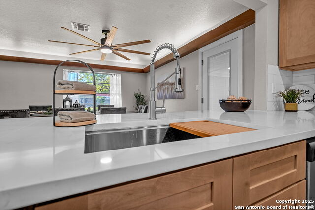 Image 27 of 72 For 212 Atwater