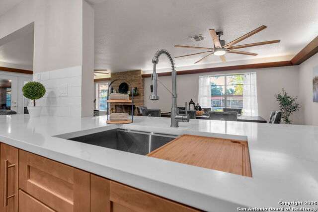 Image 30 of 72 For 212 Atwater