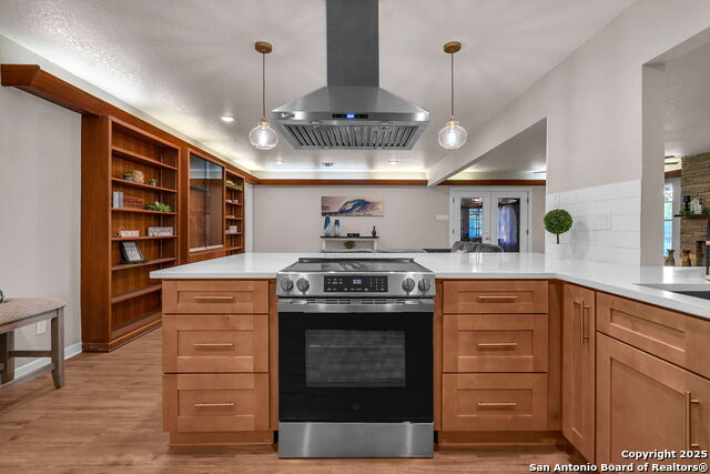 Image 32 of 72 For 212 Atwater