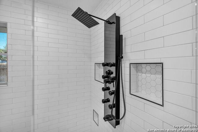 Image 46 of 72 For 212 Atwater