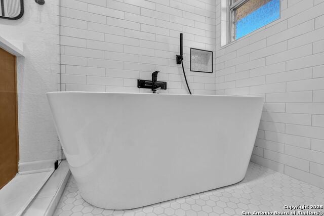 Image 47 of 72 For 212 Atwater