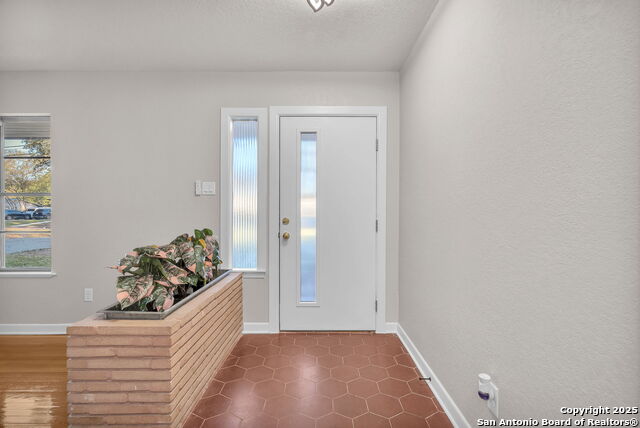 Image 5 of 72 For 212 Atwater