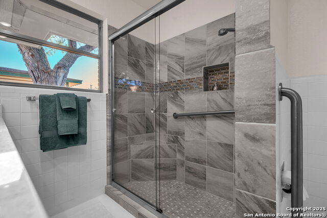 Image 61 of 72 For 212 Atwater