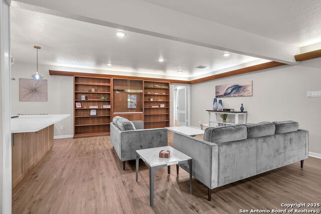 Image 9 of 72 For 212 Atwater